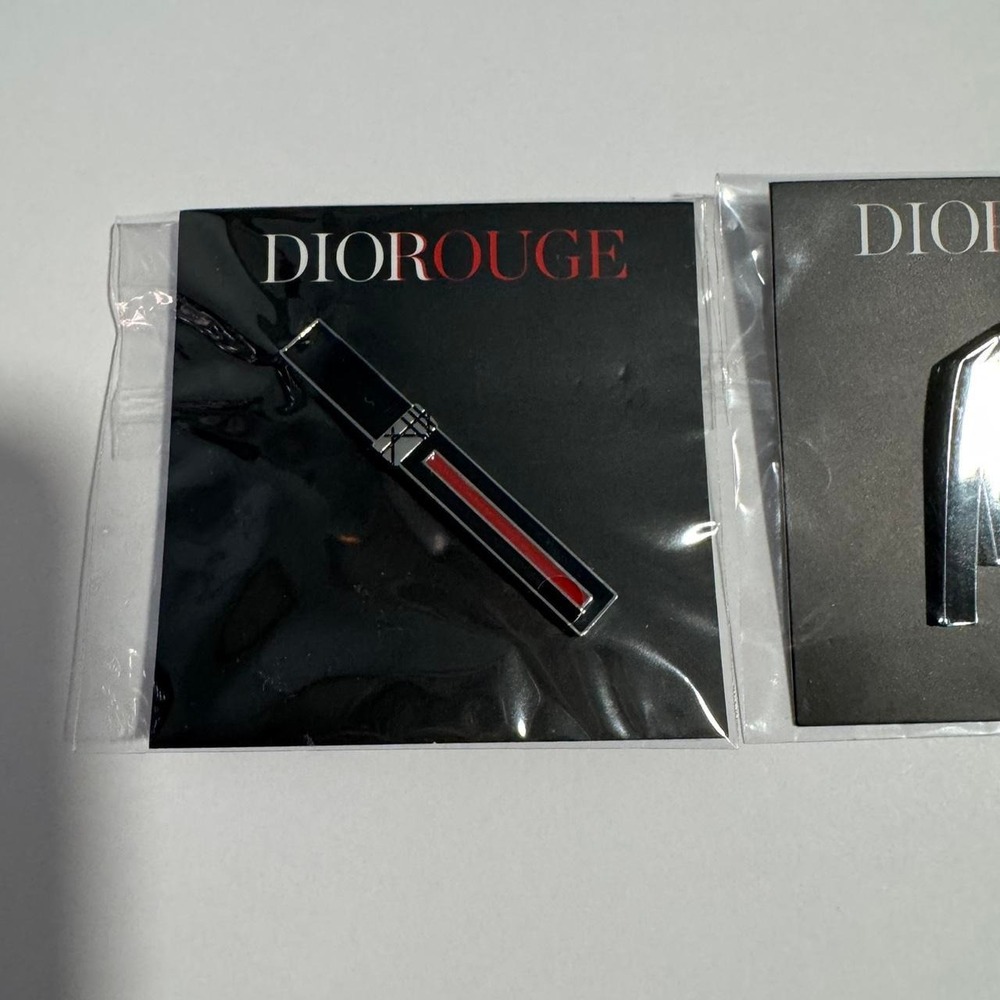 Dior Rouge Pin Set - Picture 4 of 6